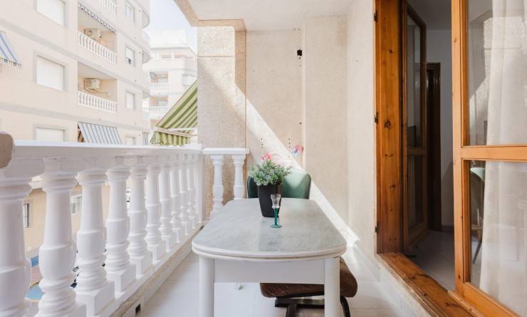 Apartamento - Sale - Torrevieja - Playa de La Acequion