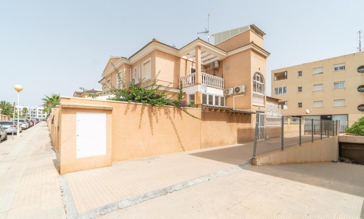 Appartement - Wederverkoop - Orihuela Costa - La Zenia