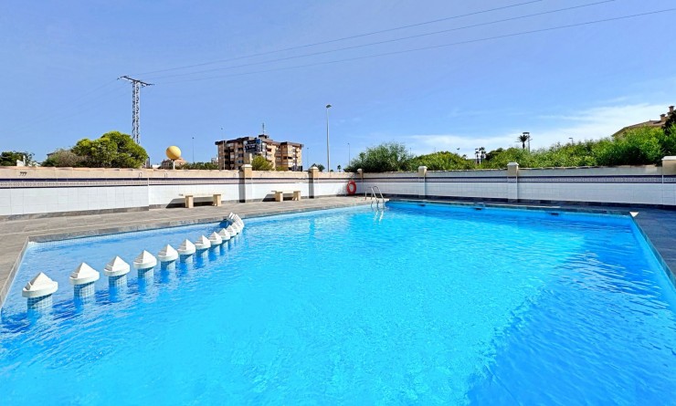 Appartement - Wederverkoop - Orihuela Costa - La Zenia