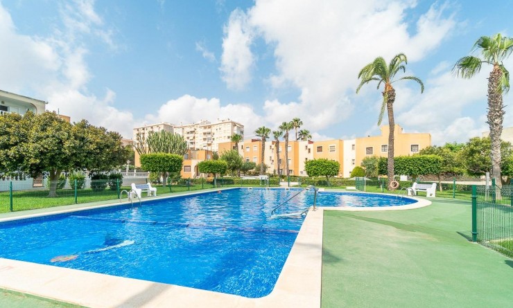 Appartement - Wederverkoop - Torrevieja - Torreblanca