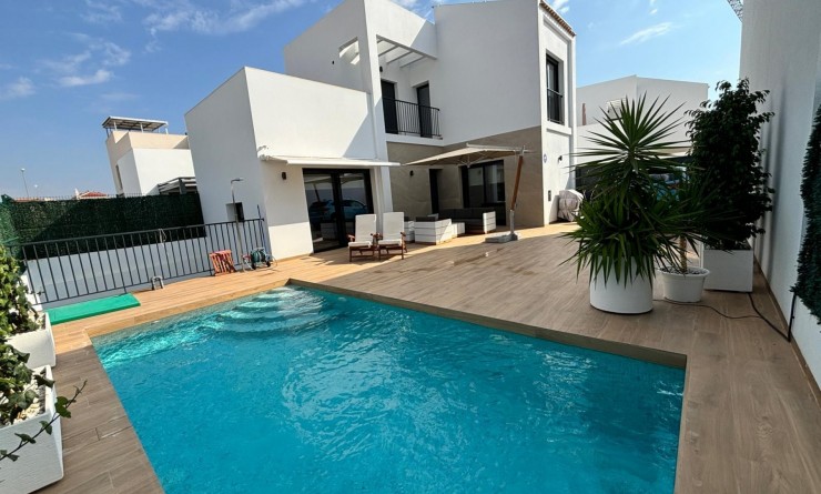 Detached House / Villa - Sale - Ciudad Quesada - 