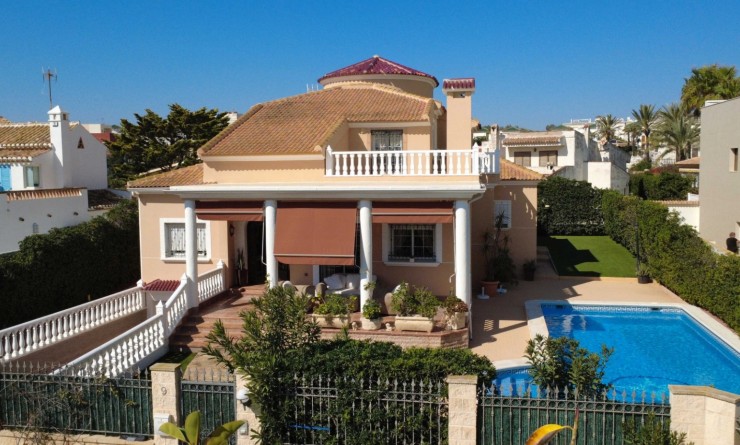Detached villa - Wederverkoop - Torrevieja - Torrelamata - La Mata