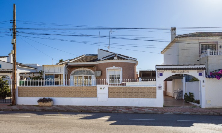 Detached villa - Wederverkoop - Torrevieja - Urbanización San Luis