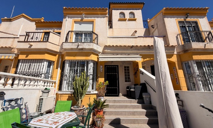 Townhouse - Sale - El Raso - El Raso