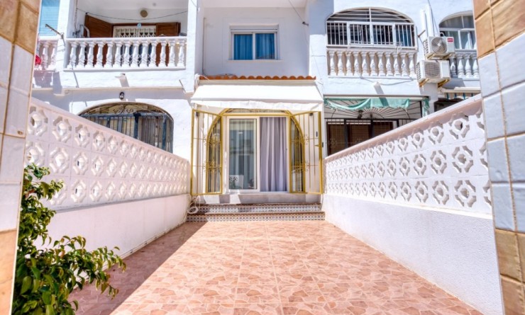 Townhouse - Sale - Torrevieja - torrevieja
