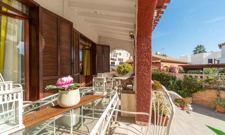 Villa - Sale - Orihuela Costa - Punta Prima