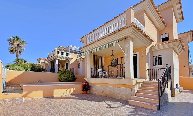 Villa - Sale - Orihuela - Orihuela Costa