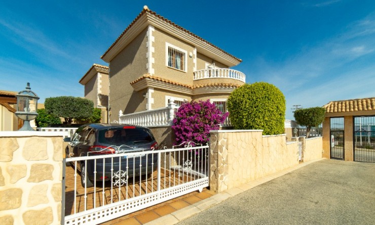 Villa - Sale - Torrevieja - Los altos
