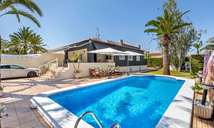 Villa - Sale - Torrevieja - Rocio del mar