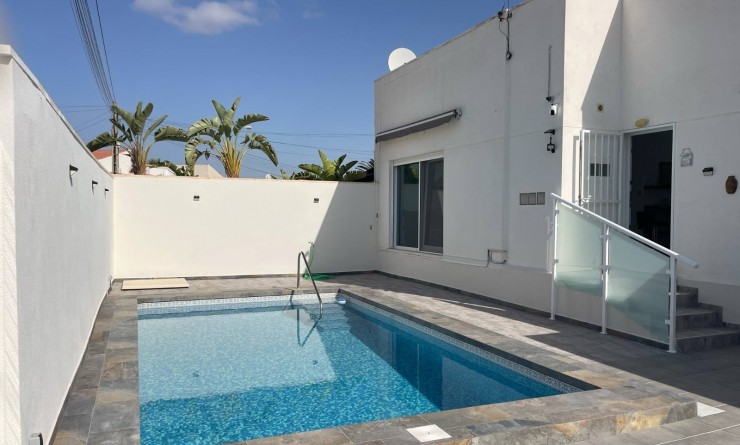 Villa - Sale - Torrevieja - San Luis