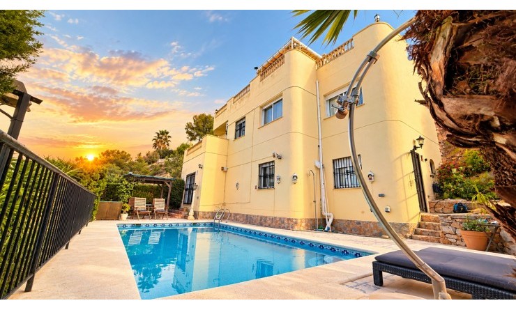 Villa - Sale - Villamartín - Villamartín