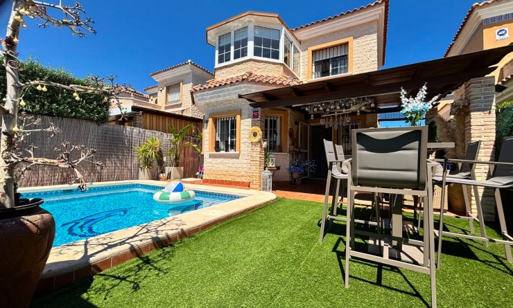 Villa - Wederverkoop - El Raso - Guardamar del Segura