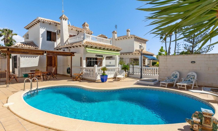 Villa - Wederverkoop - Orihuela Costa - La Zenia