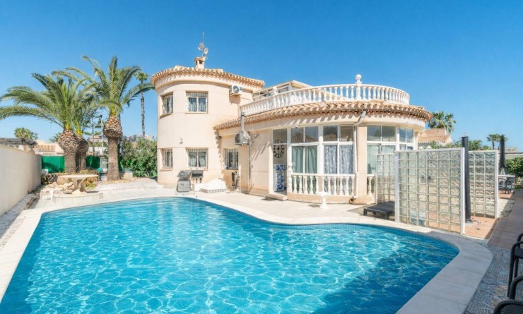 Villa - Wederverkoop - Orihuela Costa - La Zenia