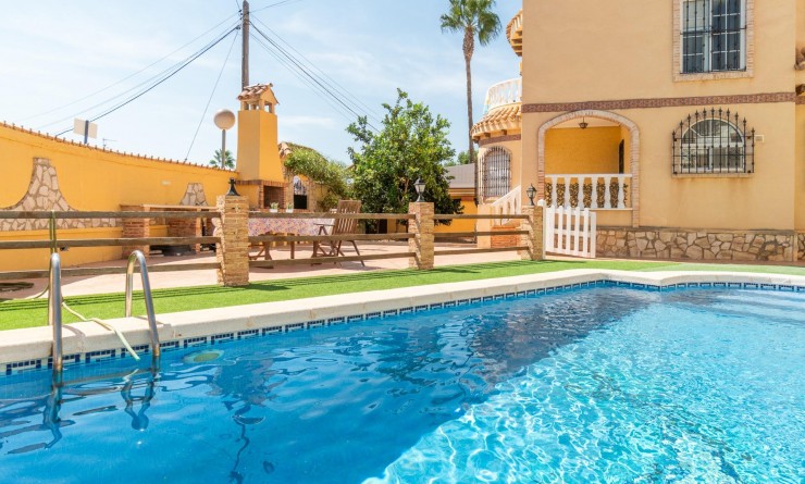 Villa - Wederverkoop - Orihuela Costa - Las Mimosas