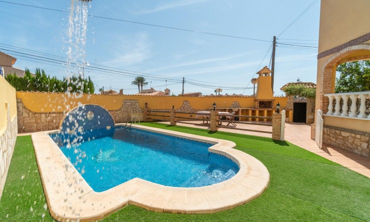 Villa - Wederverkoop - Orihuela Costa - Las Mimosas