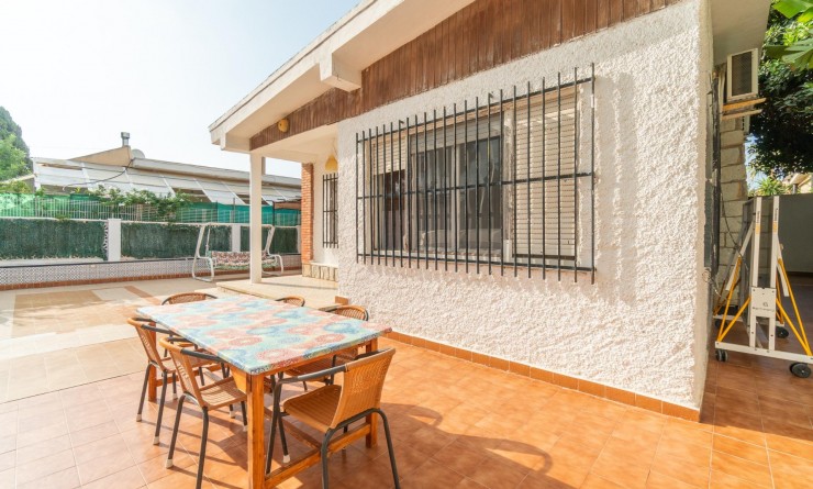 Villa - Wederverkoop - Torrevieja - Aguas nuevas 1