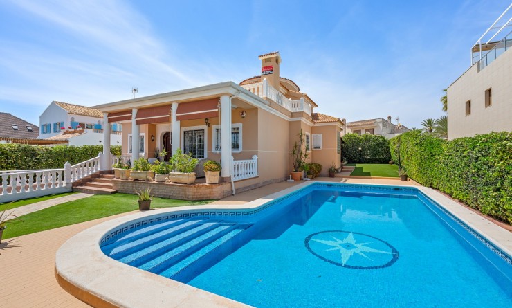 Villa - Wederverkoop - Torrevieja - La Mata