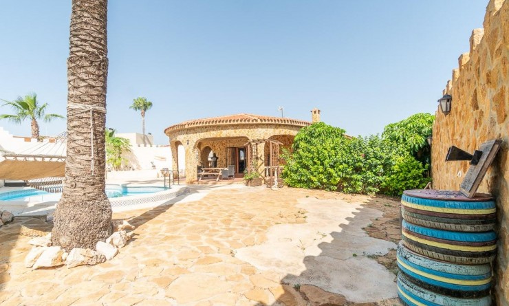 Villa - Wederverkoop - Torrevieja - Los altos