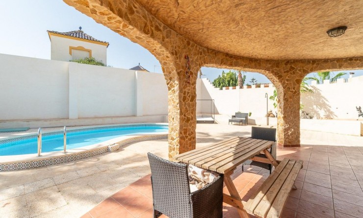 Villa - Wederverkoop - Torrevieja - Los altos