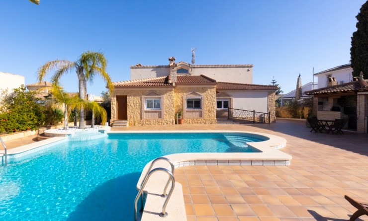 Villa - Wederverkoop - Torrevieja - Los altos