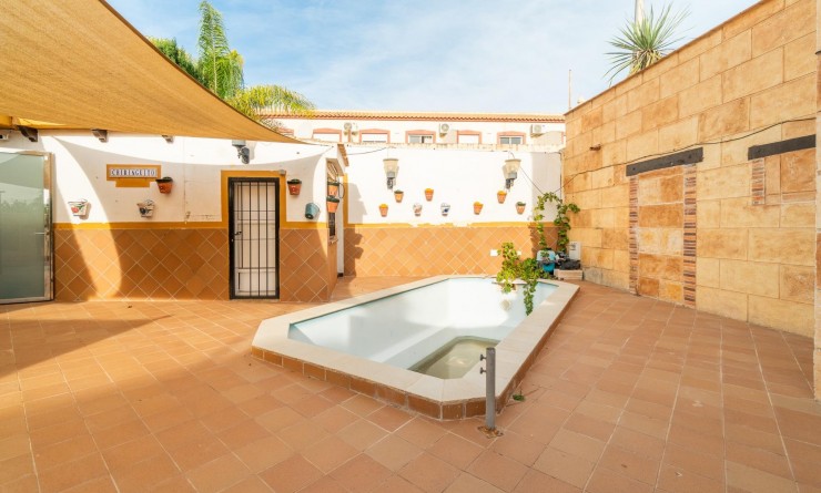 Villa - Wederverkoop - Torrevieja - Los altos