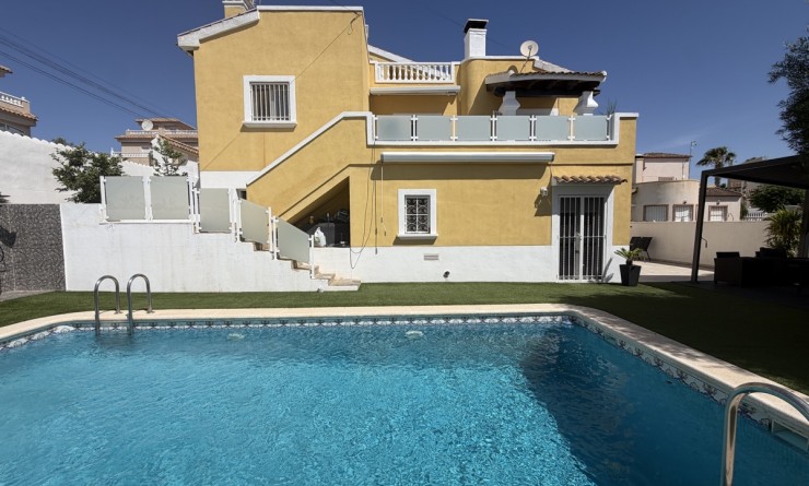 Villa - Wederverkoop - Villamartín - Villamartín