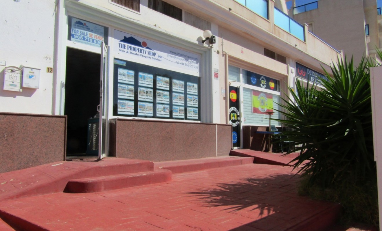 Revente - Commercial - Cabo Roig