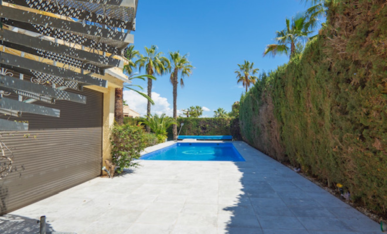 Wederverkoop - Villa - Villamartín - Avenida Las Brisas Villamartin