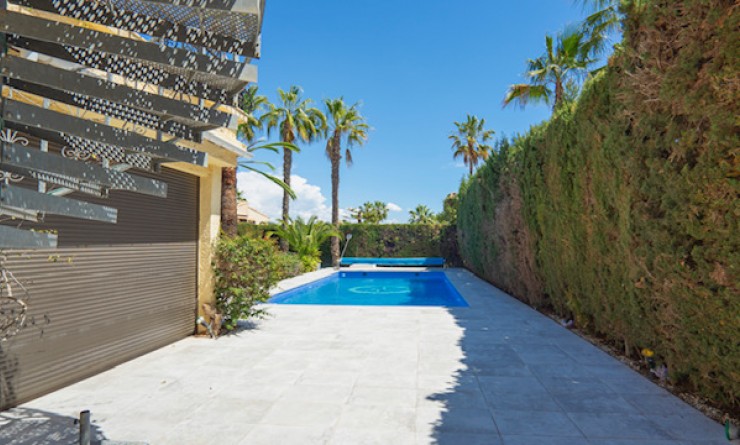 Sale - Villa - Villamartín - Avenida Las Brisas Villamartin