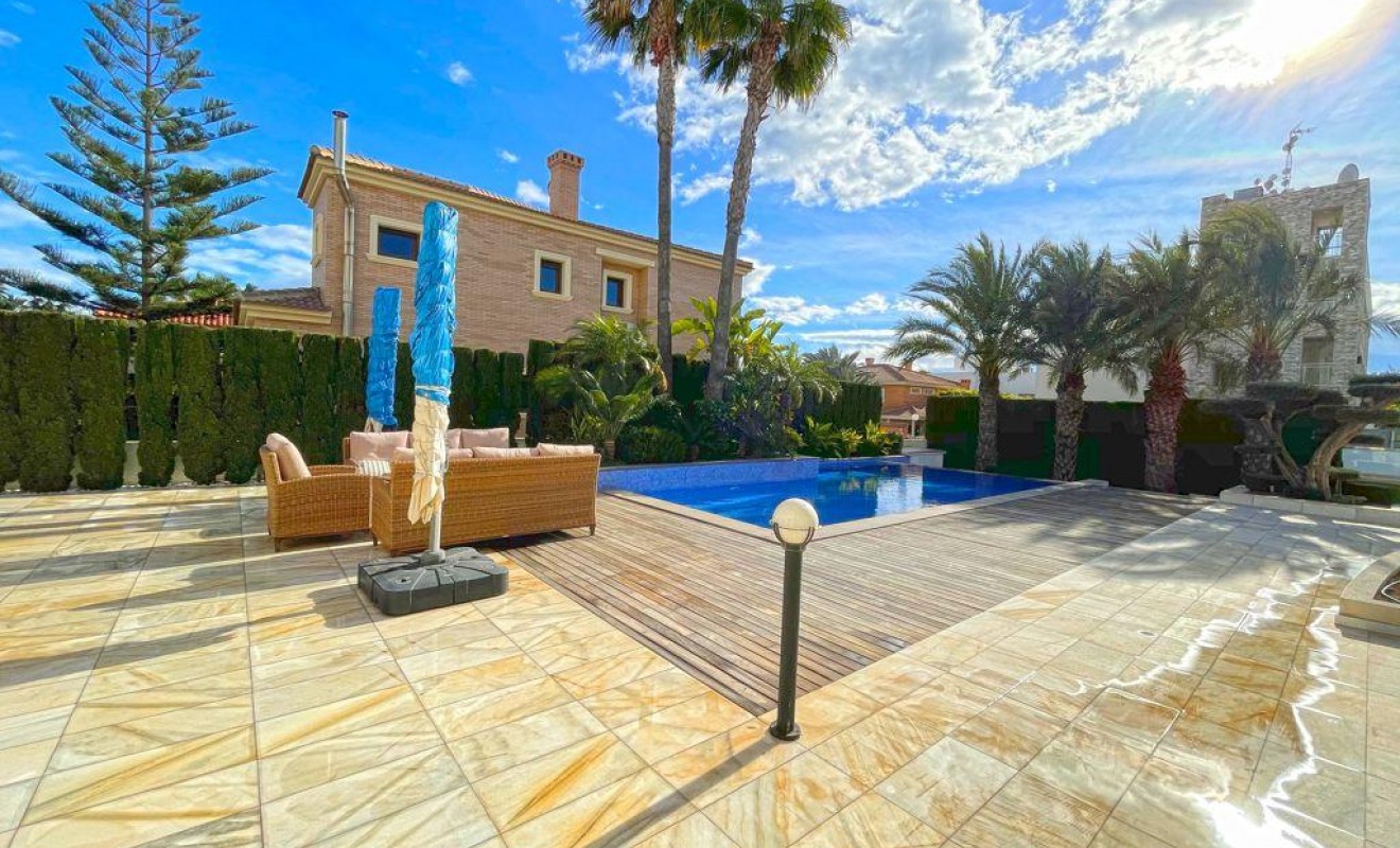 Sale - Detached villa - Torrevieja - torrevieja