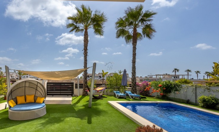 Sale - Villa - Orihuela - Vistabella Golf