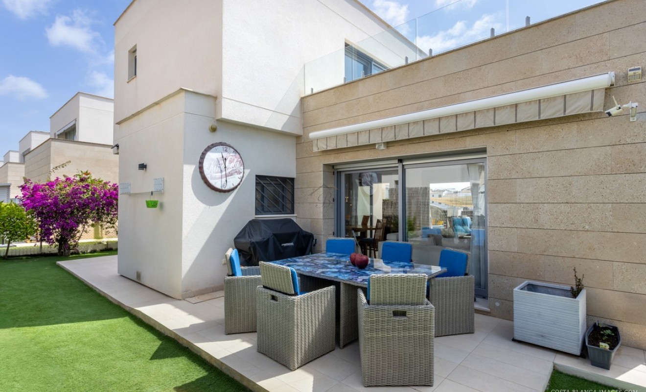 Sale - Villa - Orihuela - Vistabella Golf