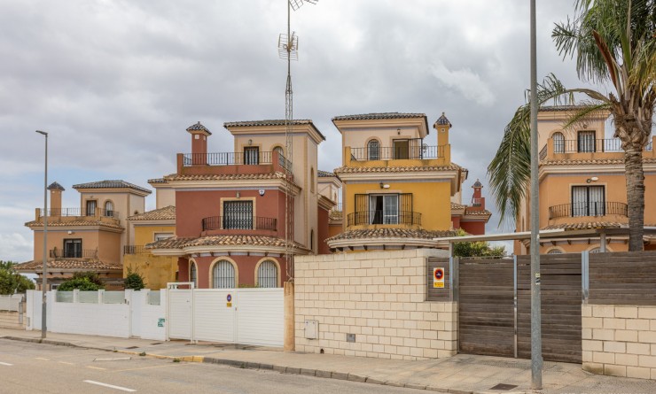 Wederverkoop - Villa - Los Montesinos - Los Montesinos - Urb. La Herrada