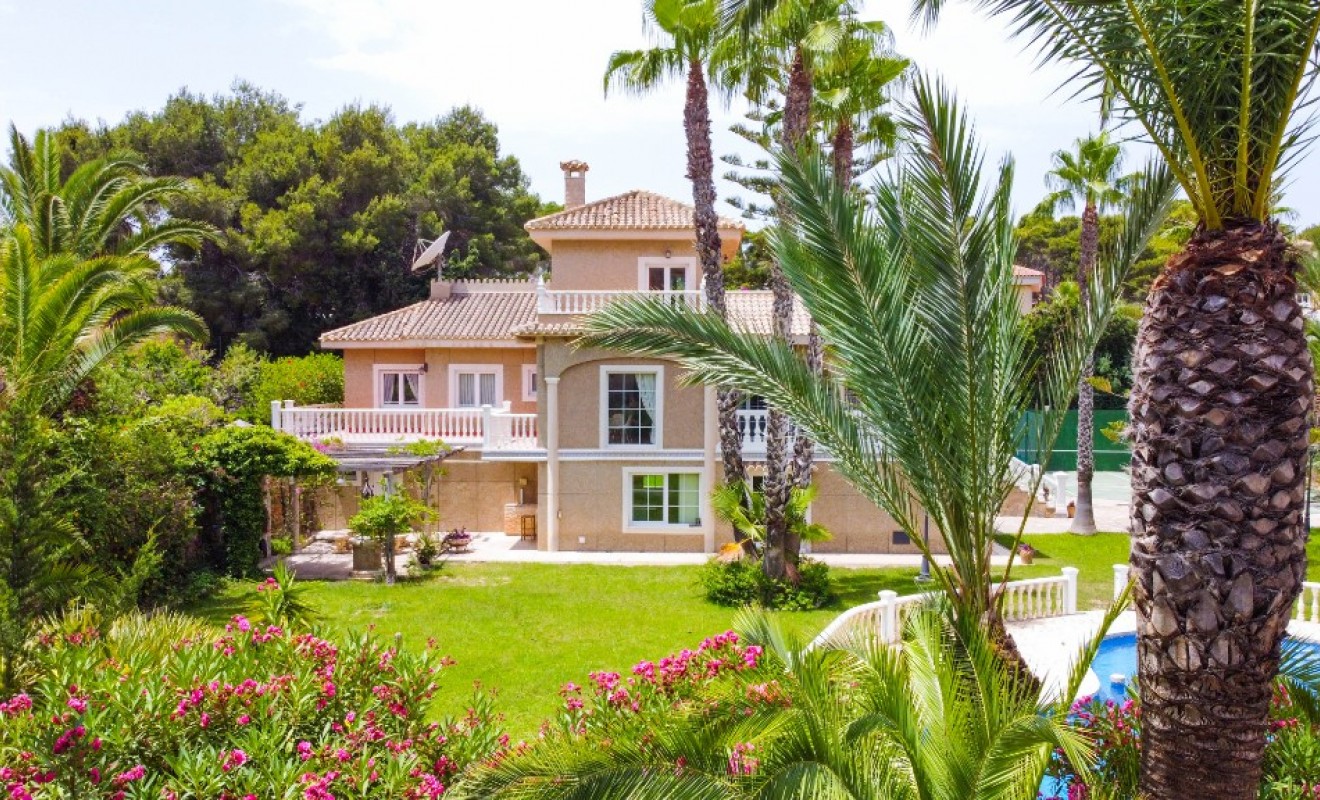 Sale - Luxury Villa - Villamartin