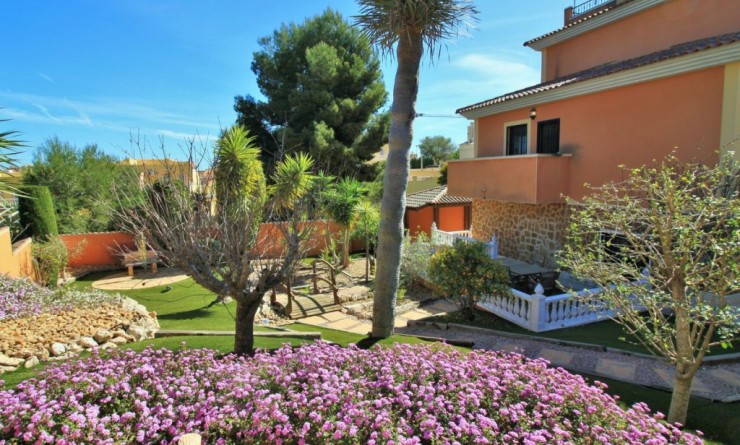 Wederverkoop - Villa - Villamartín - Calle Los Pinneos