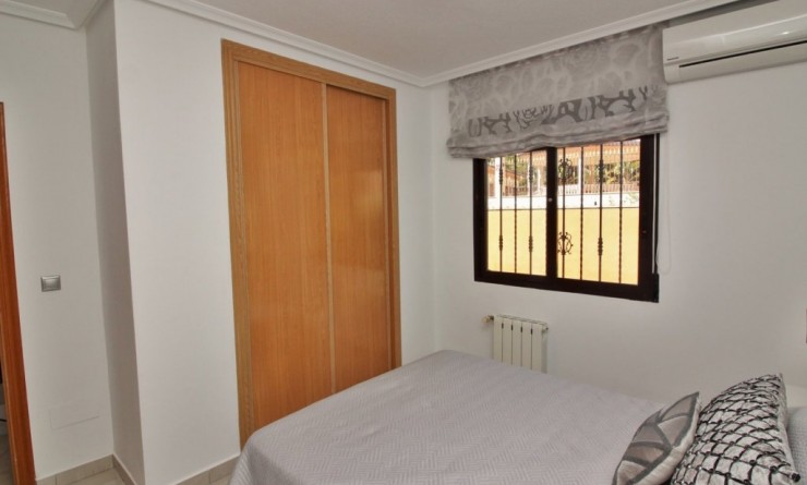 Sale - Villa - Villamartín - Calle Los Pinneos