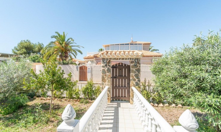 Sale - Villa - Orihuela Costa - Playa Flamenca