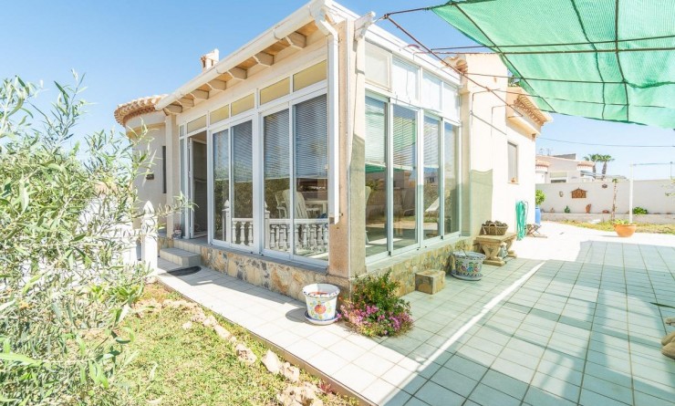 Sale - Villa - Orihuela Costa - Playa Flamenca