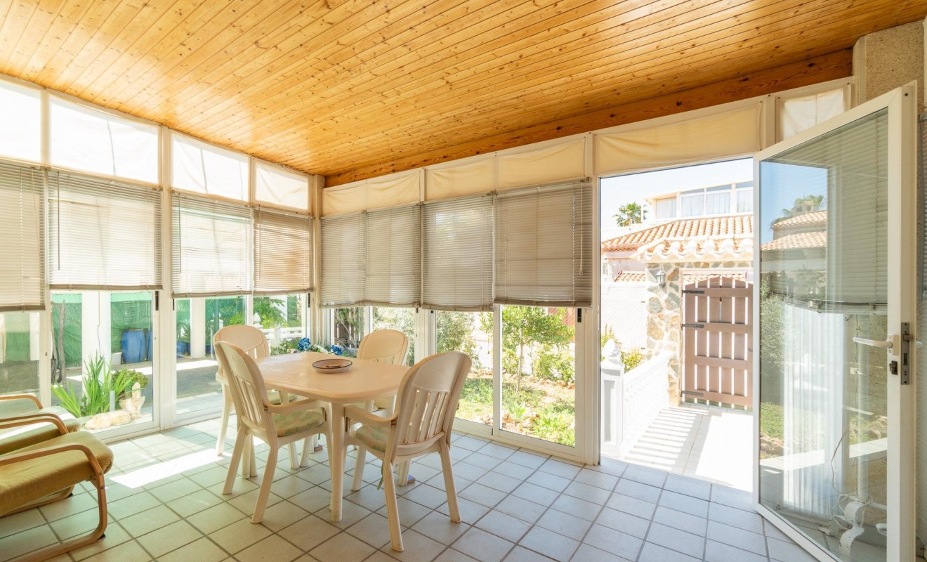 Sale - Villa - Orihuela Costa - Playa Flamenca