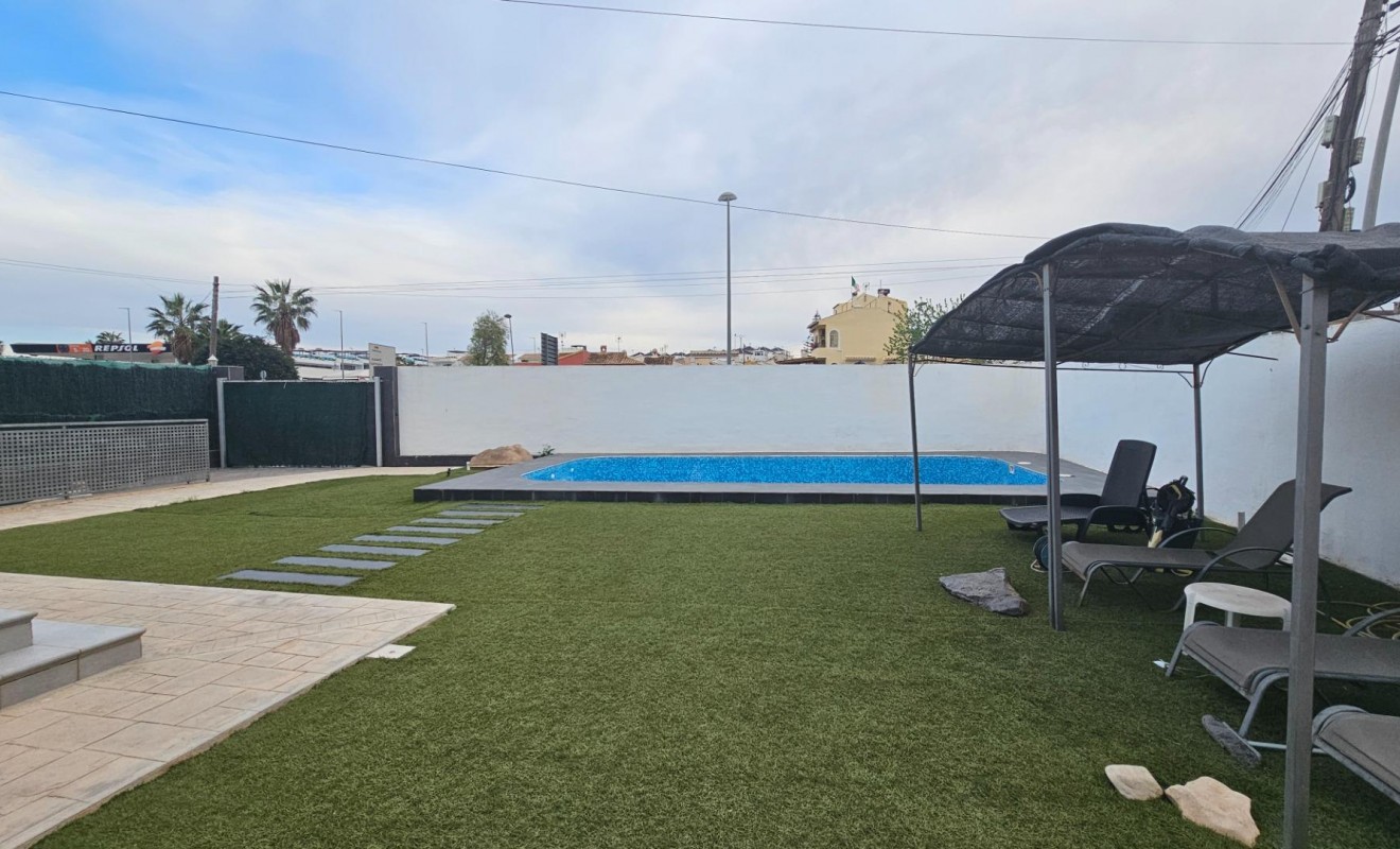 Sale - Villa - Torrevieja