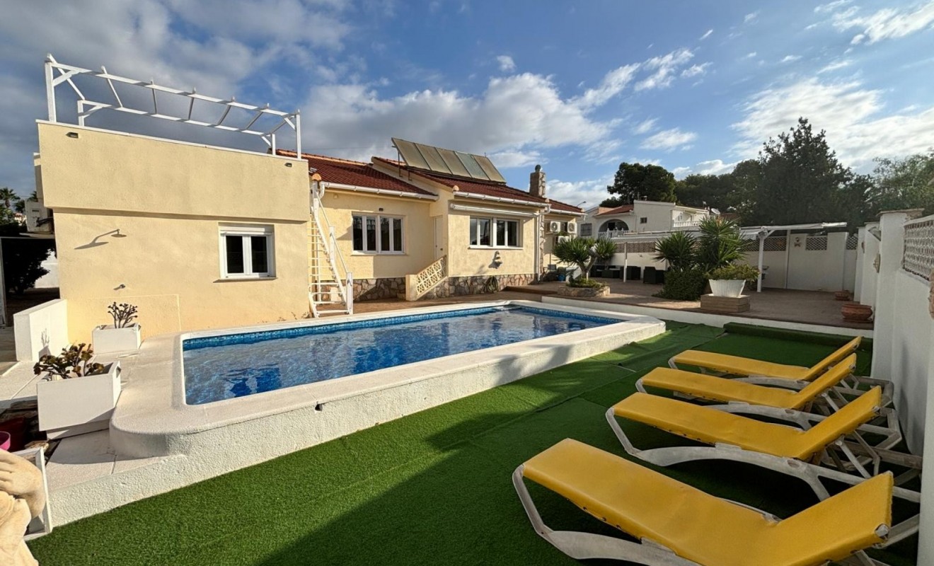 Revente - Detached House / Villa - Ciudad Quesada