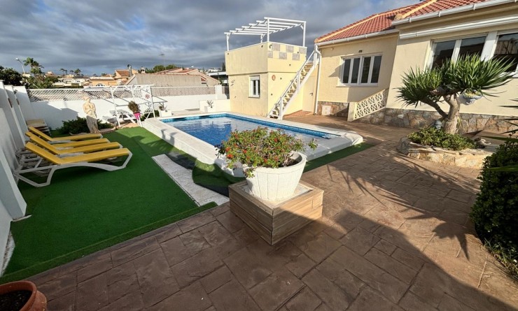 Revente - Detached House / Villa - Ciudad Quesada