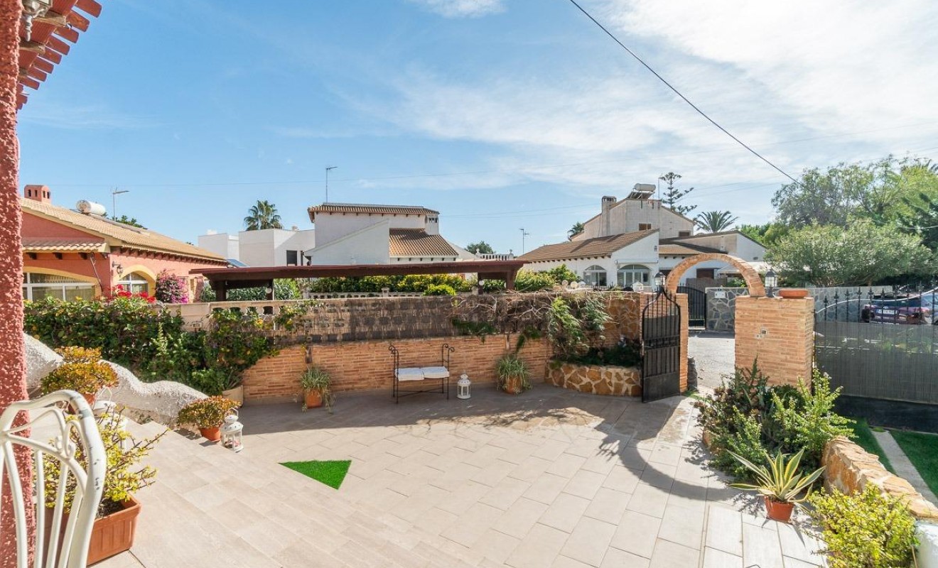 Wederverkoop - Villa - Orihuela Costa - Punta Prima