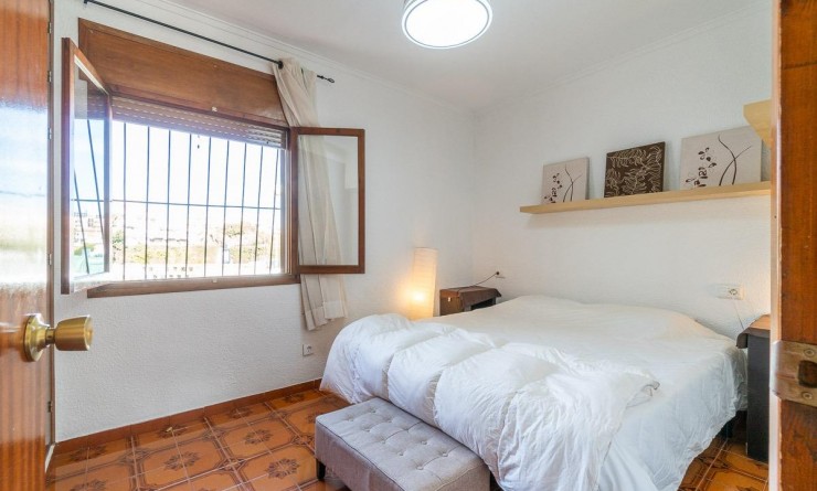 Sale - Villa - Orihuela Costa - Punta Prima