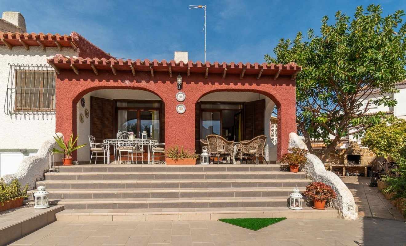 Sale - Villa - Orihuela Costa - Punta Prima