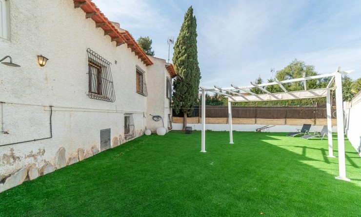 Sale - Villa - Orihuela Costa - Punta Prima