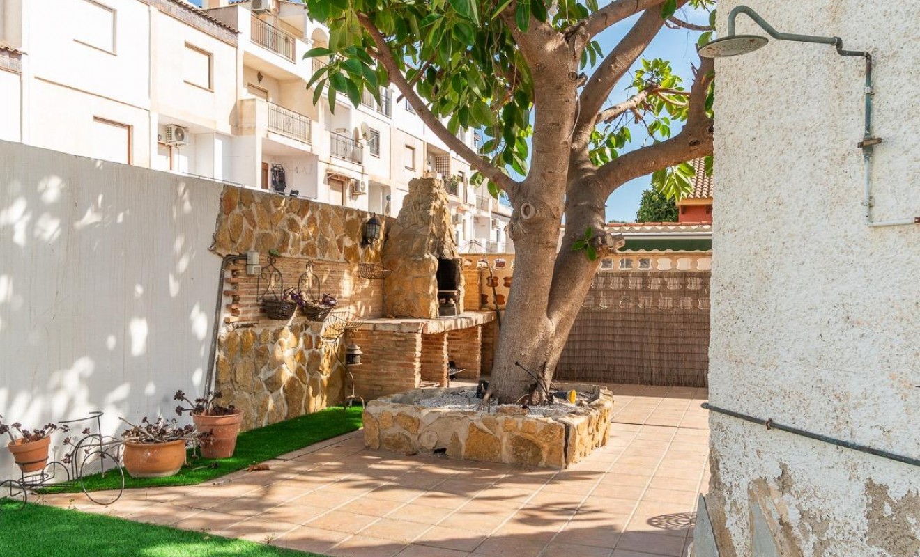 Sale - Villa - Orihuela Costa - Punta Prima