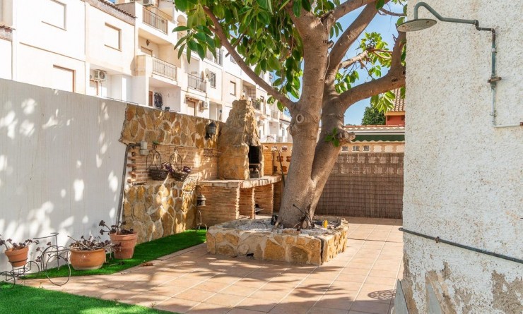 Sale - Villa - Orihuela Costa - Punta Prima