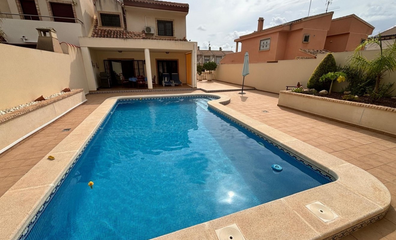 Sale - Detached House / Villa - Torrevieja Centro - Torrevieja